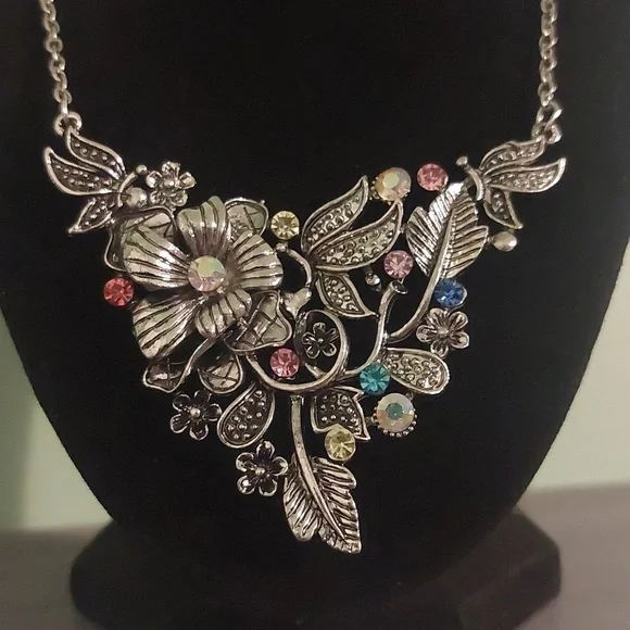 Betsey Johnson Silvertone Floral Multi Color Rhinestone Necklace 18" - Picture 5 of 17